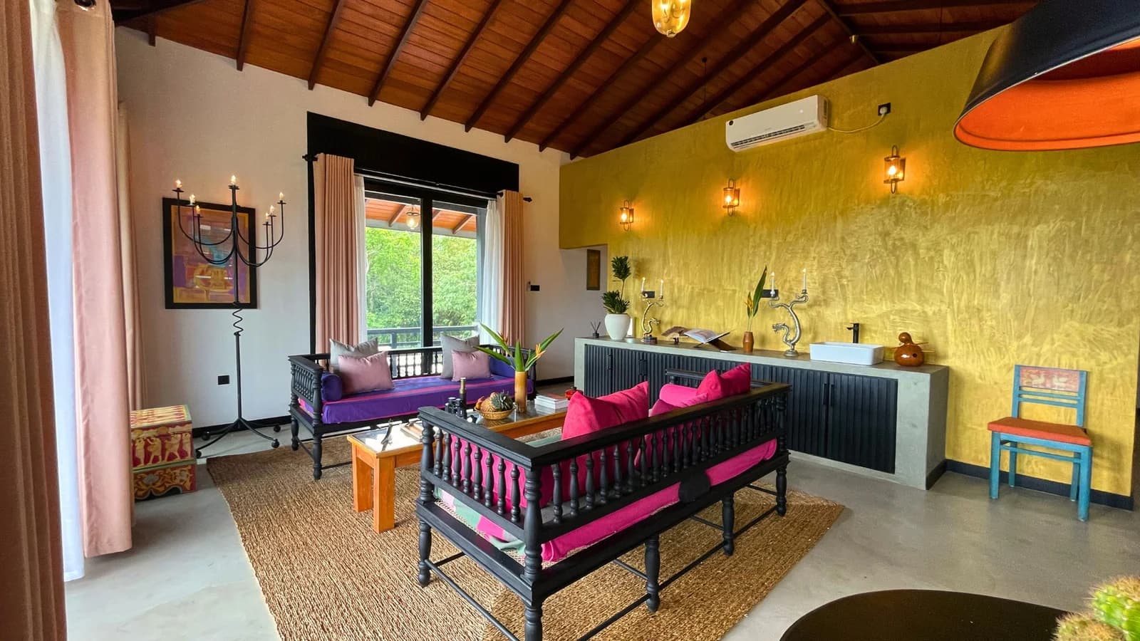 D'Art Villa lounge with Sri Lankan art and furnishings